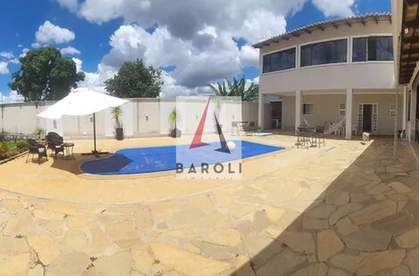 Sobrado com piscina e área gourmet 