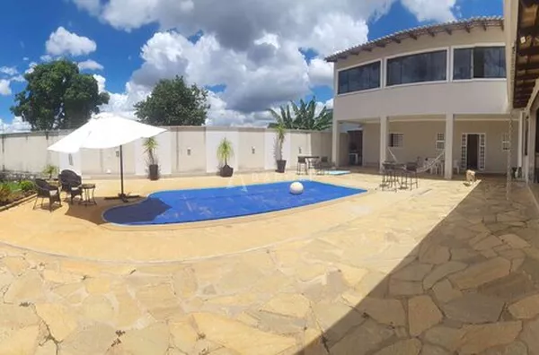 Sobrado com piscina e área gourmet 