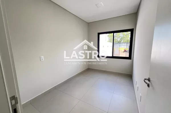 Casa pronta para morar, próximo a Av. Republica Argentina, região do Morumbi , 2 quarto(s), sendo 1 suíte, sala de estar/tv, banheiro social, área de serviço, sobra de terreno nos fundos   - Selecione - Bairro, Foz Do Iguaçu