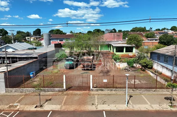 Terreno na Avenida 1º de Maio