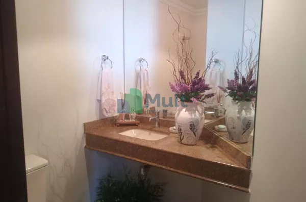 Lindo Apartamento em ótima localização no Bairro Higienópolis com 158m² de área útil.