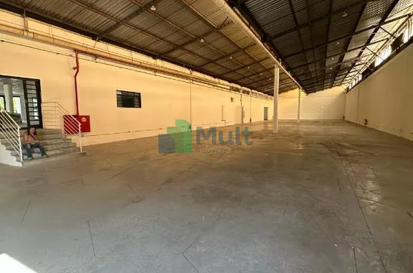Galpão em ótima localização na Av Presidente Castelo Branco com 2500m² de terreno e 1850m² de área útil.