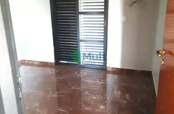 Sobrado em ótima localização no Bairro Campos Elísios com 159m² de área útil.