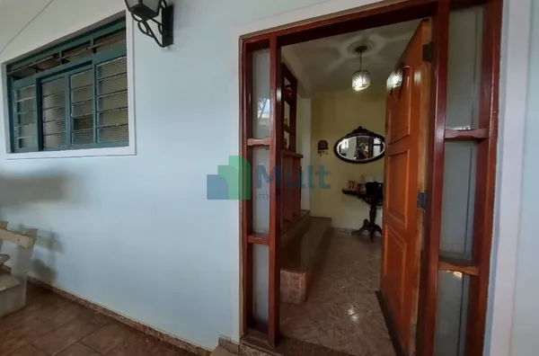Casa térrea em excelente localização no Bairro Campos Elísios.