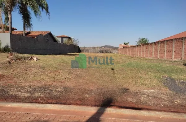 Terreno localizado no Condomínio  Garden Villa com 1481,43m².