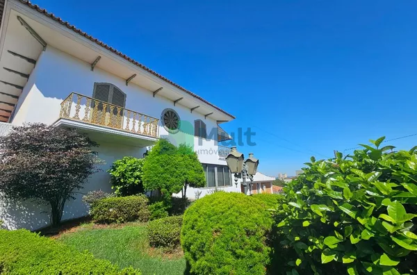 Casa de Alto Padrão Residencial/Comercial localizada no Bairro Ribeirânia, terreno de 1703m² e 862,73m² de área construída, 6 suítes.