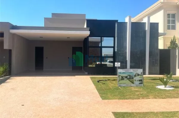 Casa Térrea á venda no Condomínio Alto do Castelo 1.