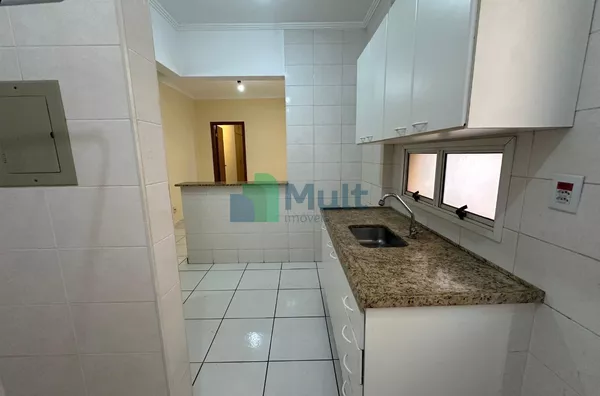 Apartamento disponível para locação no bairro Ana Maria, em Ribeirão Preto/SP. Imóvel com 40m², bem iluminado, com sala, cozinha e dormitório com armários, uma vaga de garagem. Localização privilegiada, próximo ao Ribeirão Shopping.
