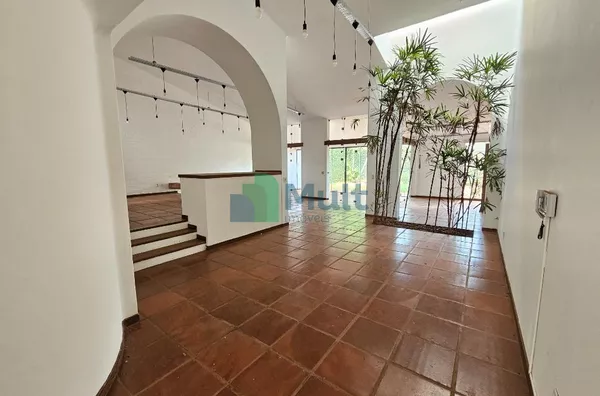 Casa Térrea Residencial/Comercial com 340.00 m², no bairro Jardim Sumaré, localizada próximo às...