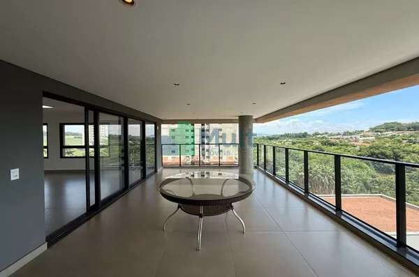 Apartamento de Alto Padrão localizado no Bairro Olhos D'água com 298m² de área útil.