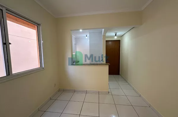 Apartamento disponível para locação no bairro Ana Maria, em Ribeirão Preto/SP. Imóvel com 40m², bem iluminado, com sala, cozinha e dormitório com armários, uma vaga de garagem. Localização privilegiada, próximo ao Ribeirão Shopping.
