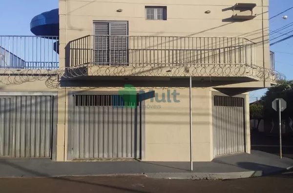 Sobrado em ótima localização no Bairro Campos Elísios com 159m² de área útil.