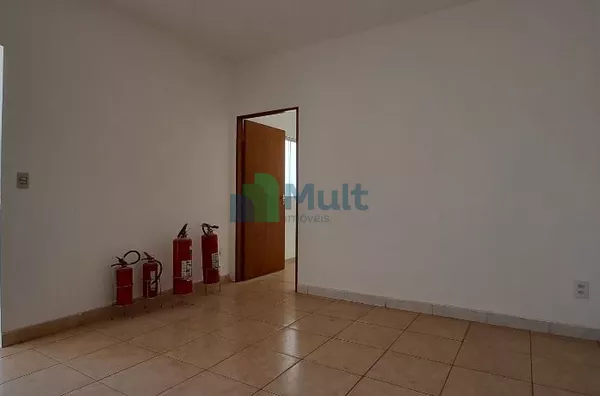 Casa Térrea  Comercial/ Residencial em excelente localização no Bairro Jd. Sumaré com terreno 481,60m² e 362,32m² de área construída.
