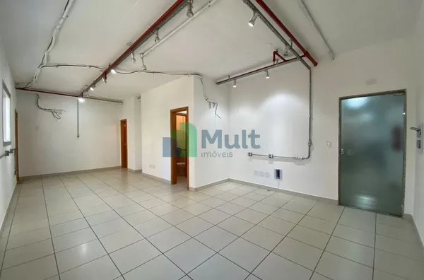 Sala Comercial em excelente localização no Centro Empresarial do Jardim Botânico com 48,54m² de área útil.