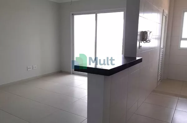Apartamento face sombra e andar alto com 78m² de área útil em ótima localização próximo a Av. Prof. João Fiúsa.