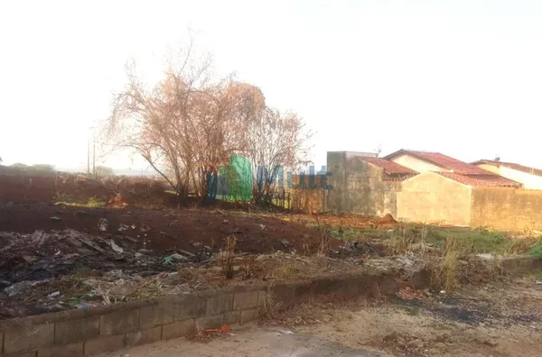 Ótimo Terreno localizado no Bairro Jd. Palmares com 250,67m², casa dos dois lados do terreno. Ótima oportunidade.