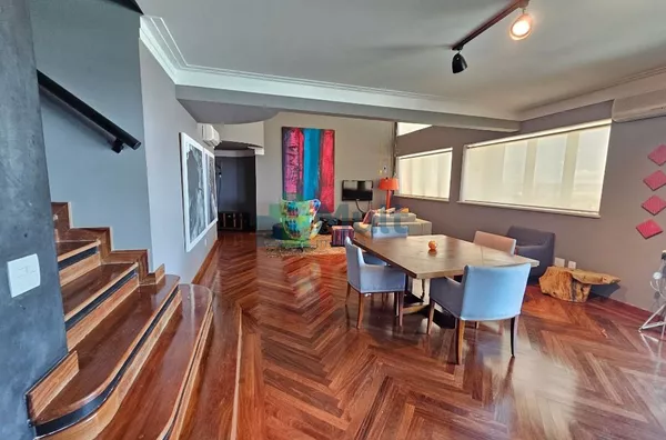 Apartamento duplex mobiliado localizado na Av João Fiusa com 240m² de área privativa.