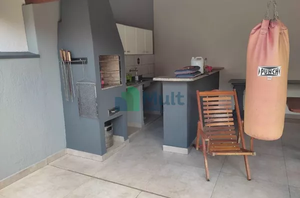 Sobrado em excelente localização no Bairro Ribeirânia, próximo UNAERP com terreno de 437,50m² e  287 m² de construção.