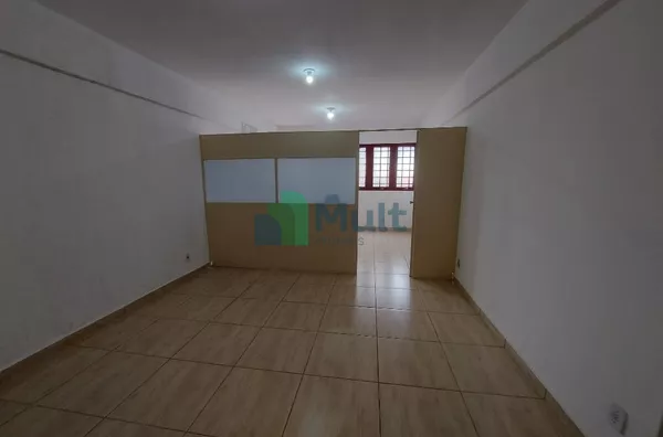 Sala Comercial na Av Presidente Vargas com 34m² em ótima localização.