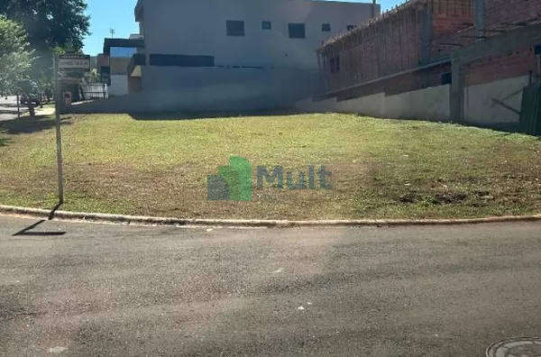 Terreno em Condomínio de Alto Padrão com 521,30m² de área total, terreno de ilha.