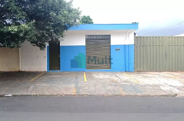 Salão Comercial com 46,41m² de área útil localizado no Bairro Monte Alegre.