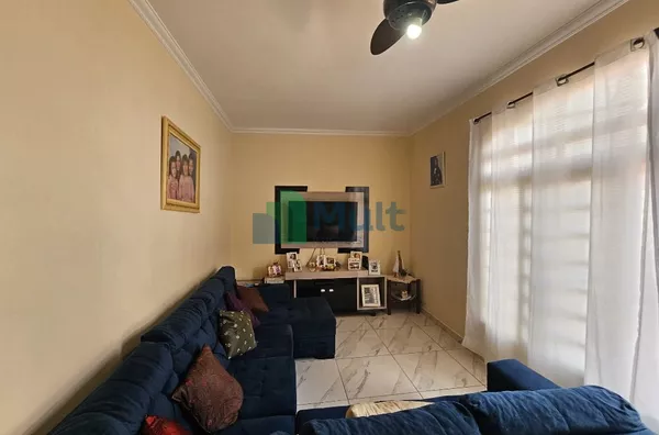 Casa térrea em ótima localização no Bairro Vila Tamandaré com 135m² de área comum.