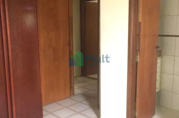 Apartamento reformado em ótima localização no Bairro Jd. Botânico com 68,86m² de área útil.