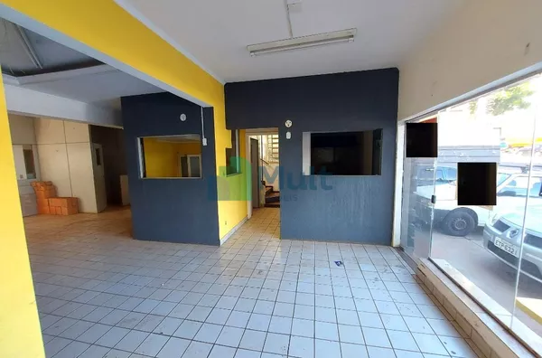 Sobrado Comercial localizado na Av. Independência com 264m² de área útil.