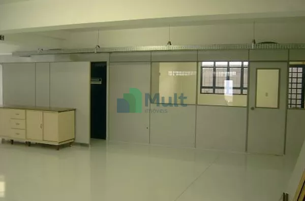 Salão Comercial em ótima localização no Bairro Jd. Anhanguera com 260m² .