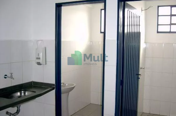 Salão Comercial em ótima localização no Bairro Jd. Anhanguera com 260m² .