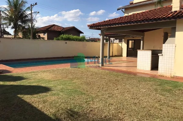 Sobrado em Condomínio Fechado localizado em Bonfim Paulista com terreno de 759,80m² e 192,14m² de área útil.