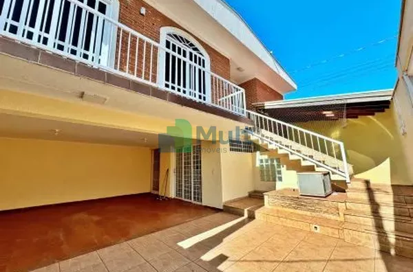 Casa em excelente localização no Bairro Jd. Paulistano próximo a avenida 13 de Maio com 259m² de área terreno e 274m² de área construída.