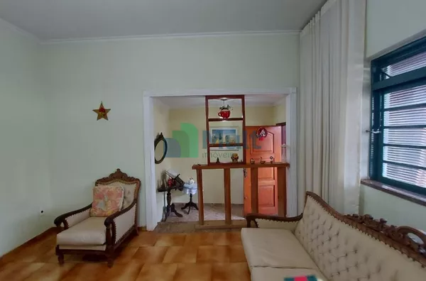 Casa térrea em excelente localização no Bairro Campos Elísios.