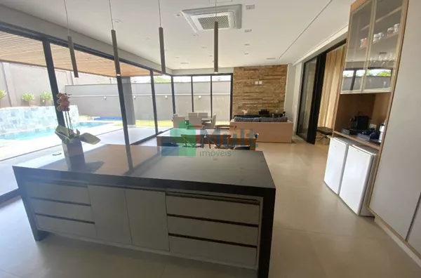 Sobrado em Condomínio Fechado de Alto Padrão em excelente localização em Bonfim Paulista com 487m² de terreno e 350,85m² de construção.