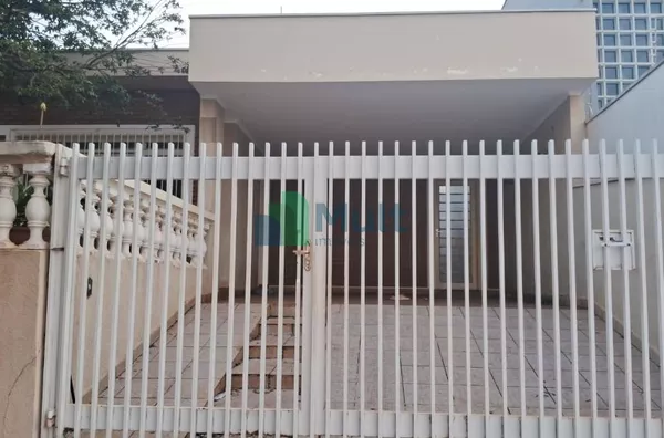 Casa Térrea em excelente localização no Bairro Jd. Bandeirantes com 150m² de área útil, 3...
