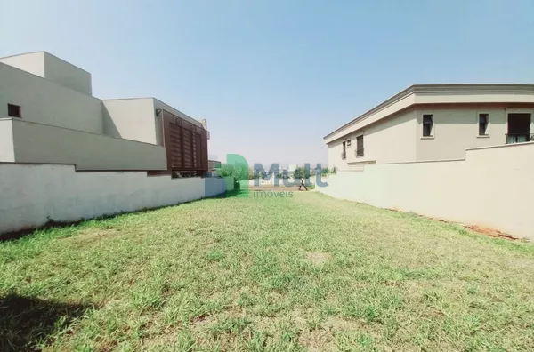 Terreno em excelente localização em  Condomínio, terreno com 443,64m², terreno de ilha , ótima topografia.