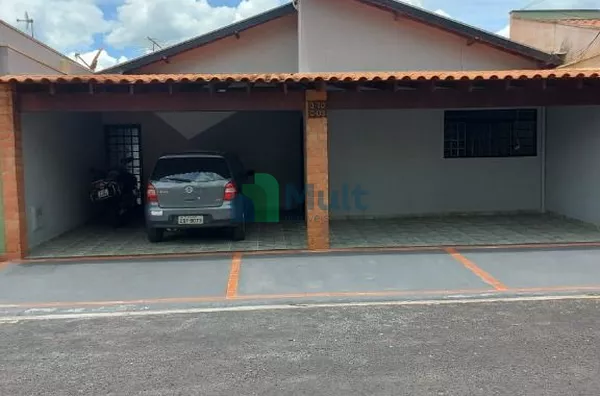 Casa para venda em condomínio fechado, no Jardim Florestan Fernandes com 200 m² de terreno e 90 m² de área construída.