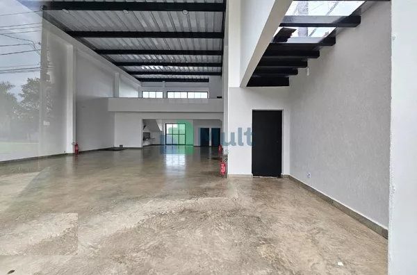 Galpão Comercial Novo em excelente localização próximo ao Condomínio Vila Romana I  e Cia da Luz com 355m² de terreno e 345m² de área construída.