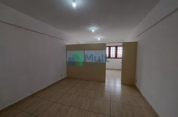 Sala Comercial na Av Presidente Vargas com 34m² em ótima localização.
