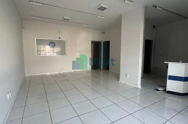 Imóvel Comercial em excelente localização no Bairro Jd. América com terreno de 415,20m² e 178,38m² de construção.