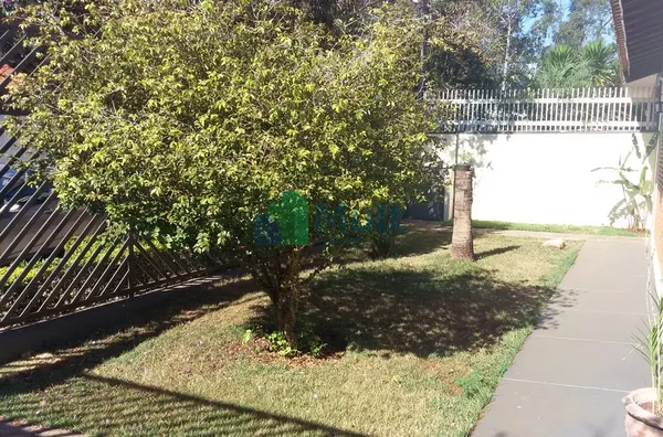 Casa Térrea com piscina em ótima localização no Bairro Lagoinha com terreno de 420m² e  218,88m² de área útil.