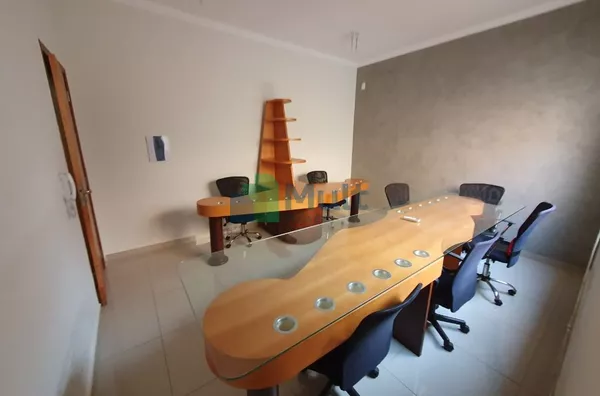 Sala Comercial Mobiliada em excelente localização no Bairro Nova Ribeirania com 30,84m² de área privativa  no piso superior .