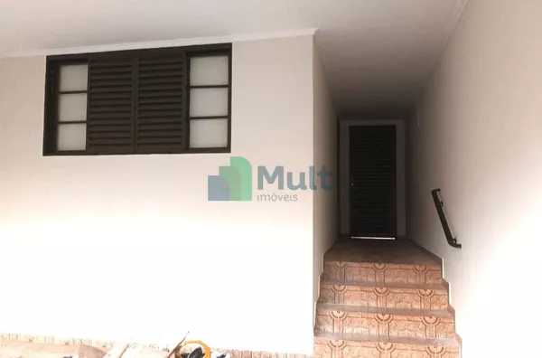 Casa térrea localizada no Bairro Jd. Antártica com terreno de 220m² e  152,61m² de área construída.