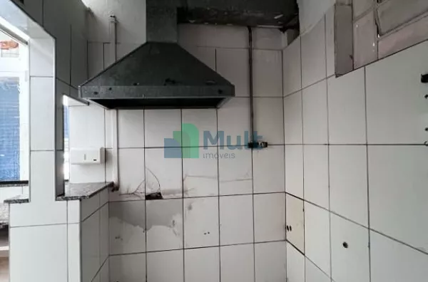 Salão Comercial com Piso frio / Pintura Nova / Laje, localizado no Bairro Campos Elísios com 70m² de área privativa.