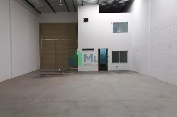 Galpão Comercial Novo em excelente localização no Bairro Jd. Anhanguera com 300m² de área...