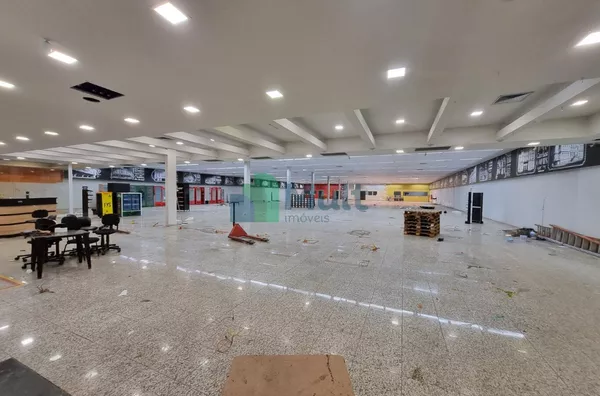 Área Comercial para Locação – 4 salas, 6 banheiros – 5.278,00 m² – Bairro Ipiranga | Ribeirão Preto/SP