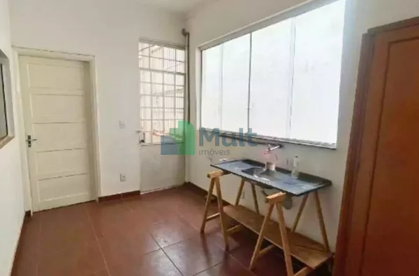 Imóvel Comercial em excelente localização em uma das áreas mais prestigiadas próximo ao Shopping Santa Úrsula, com 213m² de terreno e 210m²construída.