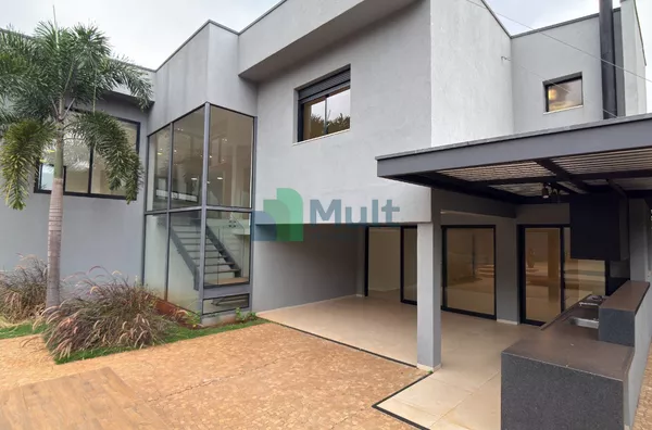 Casa de Alto Padrão localização em Condomínio fechado com 1416,58m² de terreno e 772,91m² de área útil.