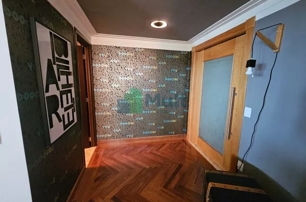 Apartamento duplex mobiliado localizado na Av João Fiusa com 240m² de área privativa.