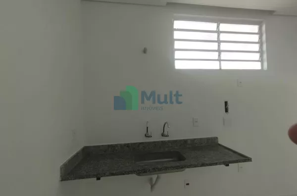 Imóvel Comercial em excelente localização na Zona Sul, 360m² de terreno e 262,34 de área construída, 12 salas amplas.
